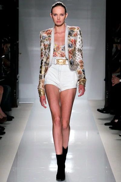 Look 18